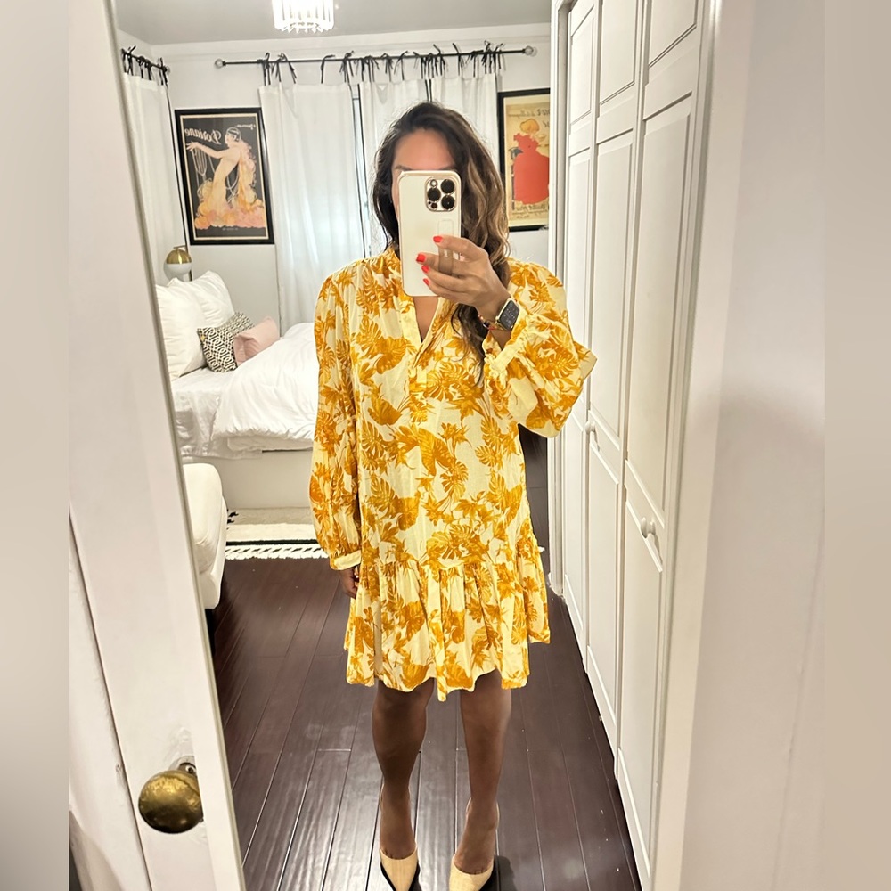 Banana Republic mustard and white puff sleeve dress